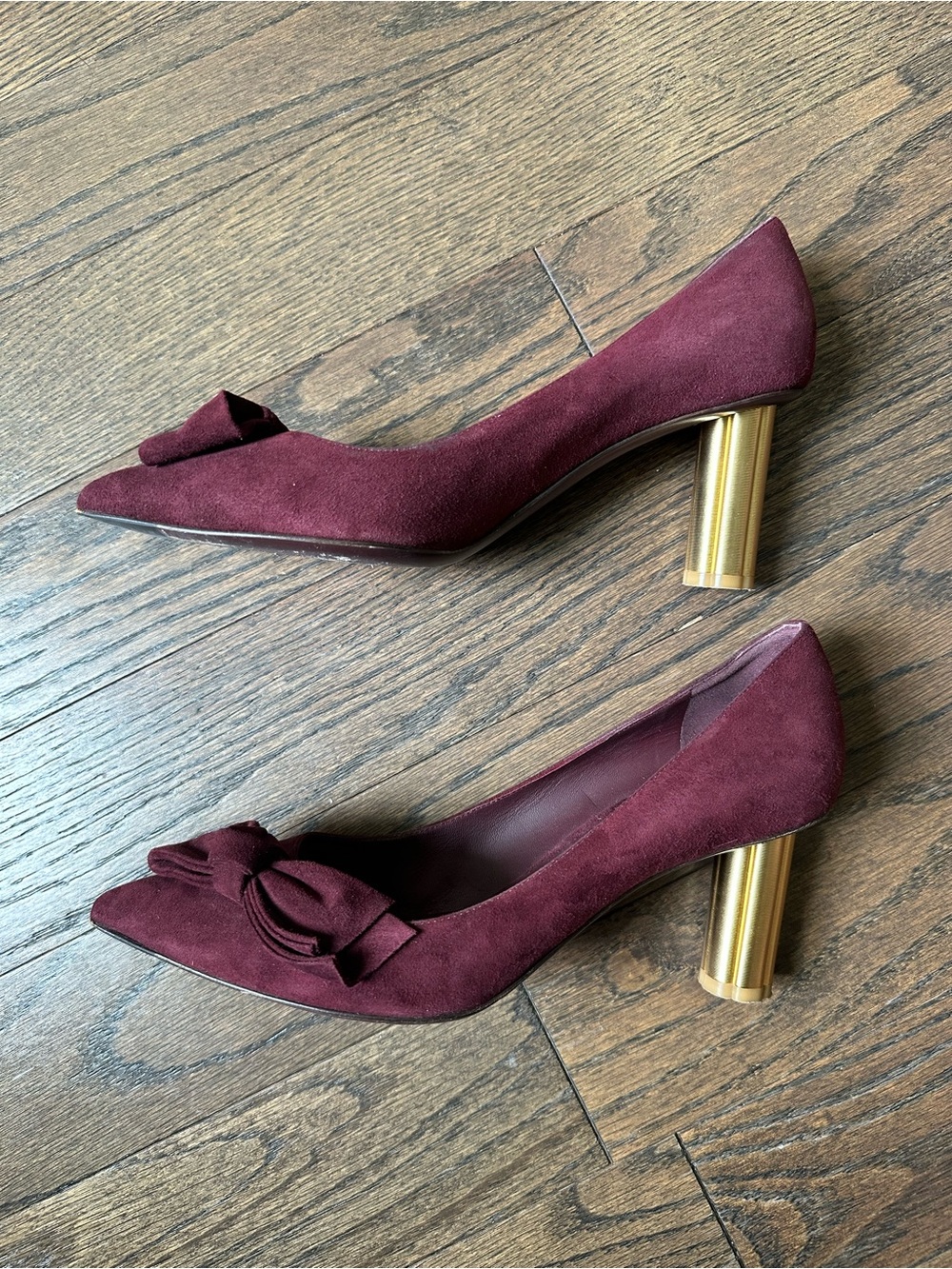 Salvatore Ferragamo Burgundy Suede Pointed-Toe Knot Pumps - Picture 2 of 11